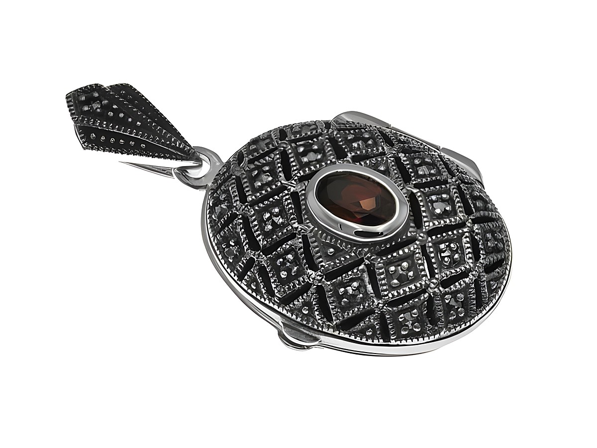 Granat Medaillon oval nostalgisch aus Sterling Silber, Hersteller Juwelier Harnisch, mit funkelndem Stein und filigraner Musterung, ideal als edles Schmuckstück für besondere Anlässe.