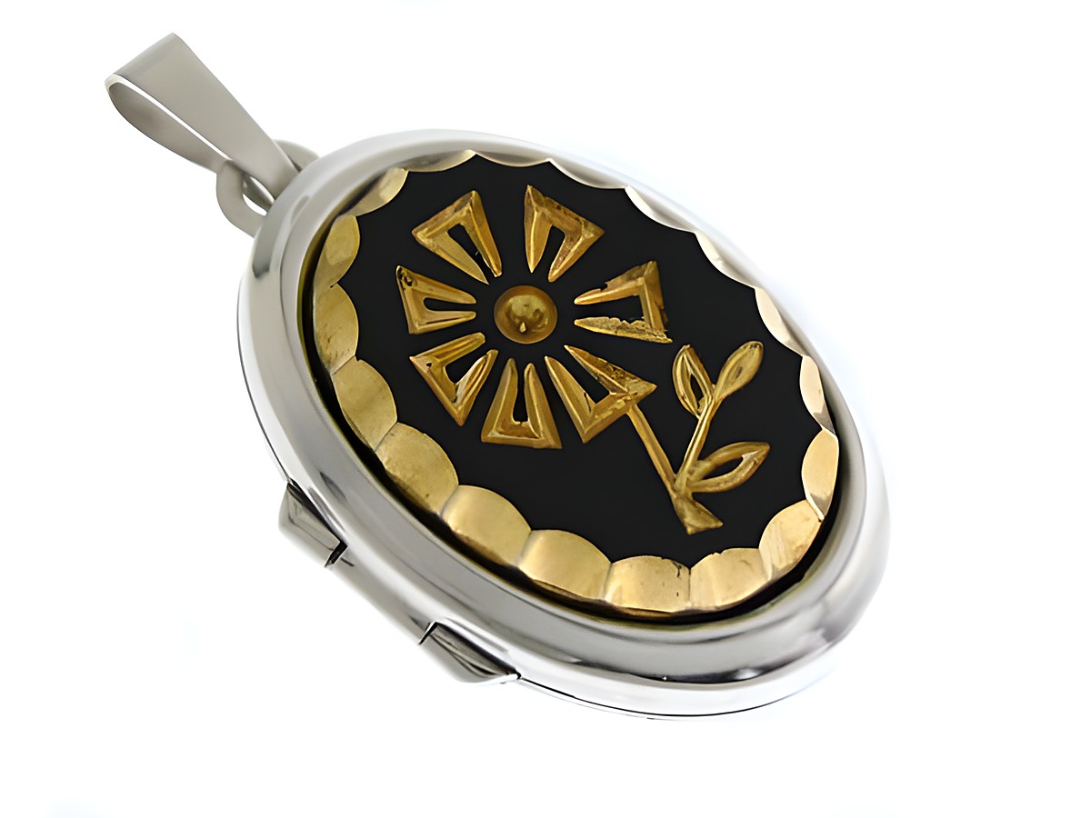 Medaillon aus Sterling Silber mit floralem Motiv in Goldoptik, schwarz lackierter Hintergrund und schimmerndem Cabochon, hergestellt von Juwelier Harnisch.