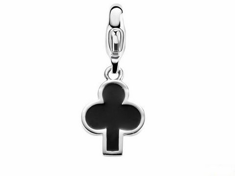 Schwarzer Kreuz Charm aus Silber von Ti Sento, Modell Clubs 8227EZ, elegantes Design, ideal für individuelles Schmuckstyling, passt zu verschiedenen Armbändern und Ketten.