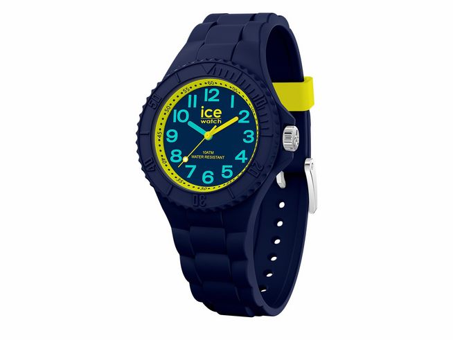 Die Ice Watch ICE hero - Dark blue invaders - Extra small - 020320 in Blau zeigt ein sportliches Design mit einem blauen Silikonarmband und einem kontrastierenden gelben Zifferblatt.