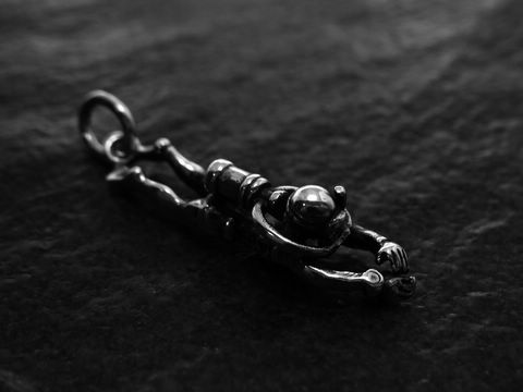 Taucher - DIVING - Sterling Silber Anhänger von Juwelier Harnisch, detailreich gestalteter Anhänger eines Tauchers in Aktion, ideal für Sport- und Tauchliebhaber.