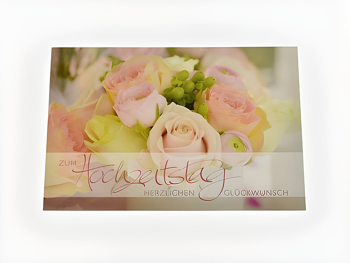 Hochzeitskarte mit rosafarbenem Strauß aus zarten Rosen und grünen Akzenten, beschriftet mit "Zum Hochzeitstag" und "Herzlichen Glückwunsch", Hersteller Juwelier Harnisch.