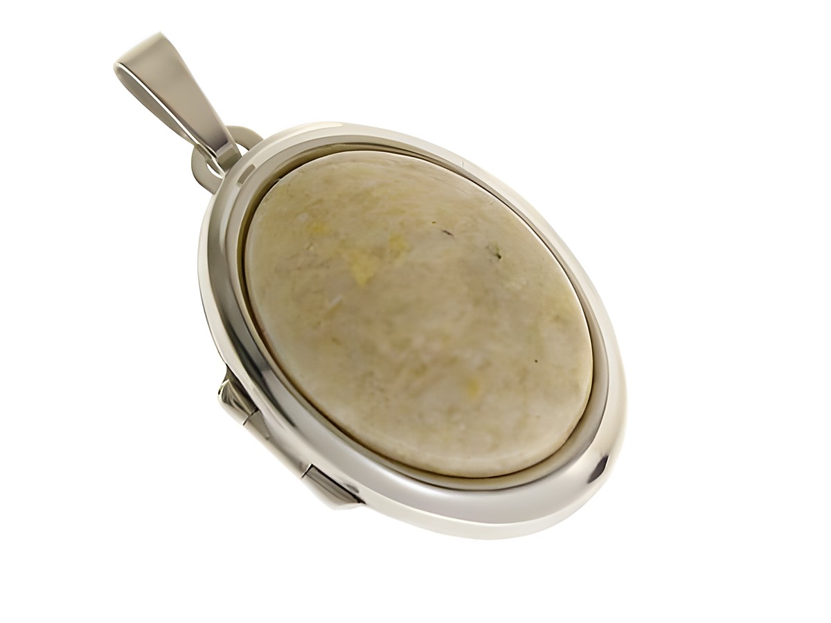Riverstone Medaillon Cabochon aus Sterling Silber, elegant gestaltet mit ovalem Stein und feiner Umrandung, Hersteller Juwelier Harnisch, stilvoll und zeitlos.