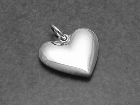 Silber Anhänger - Massives Herz - Geschenkidee, Hersteller: Juwelier Harnisch, plastisch, glänzende Oberfläche, zeitloses Design, ideal für persönliche Geschenke und besondere Anlässe.