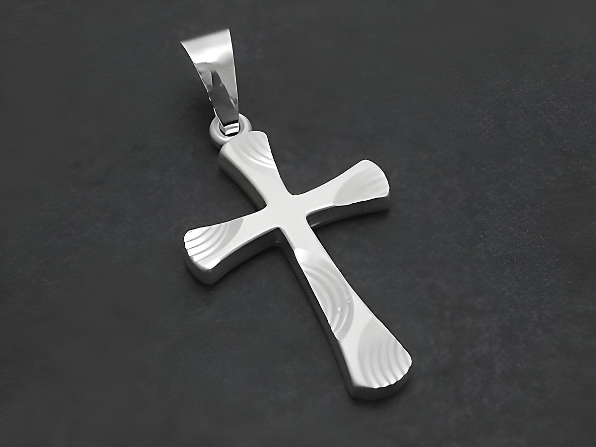 Kreuz Anhänger aus Sterling Silber, verspielt mit einem ansprechenden Muster, Hersteller Juwelier Harnisch, ideales Schmuckstück für verschiedene Anlässe.