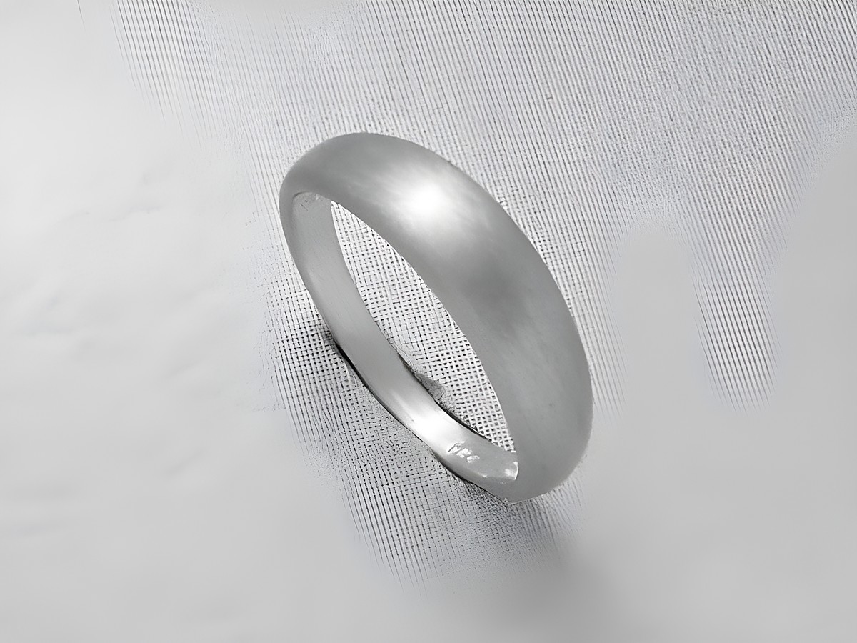 Taufring aus Sterling Silber, schlicht und elegant, mattiert. Hersteller: Juwelier Harnisch, hochwertiges Silberdesign. Ideal für besondere Anlässe oder als zeitloses Schmuckstück.