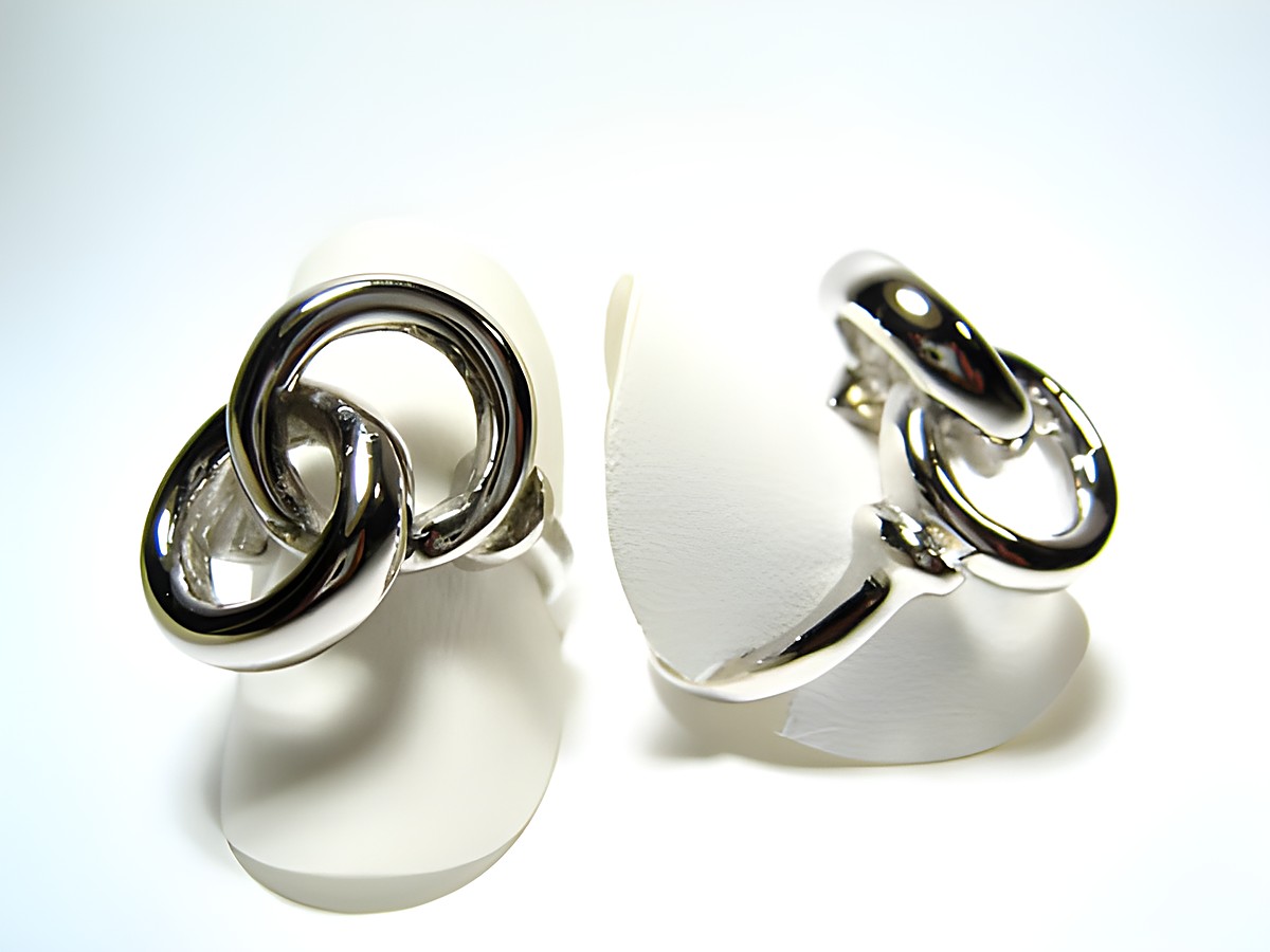 Silber Ring rhodiniert, verschlungen, Größe verstellbar, ohne Stein, Hersteller Juwelier Harnisch.