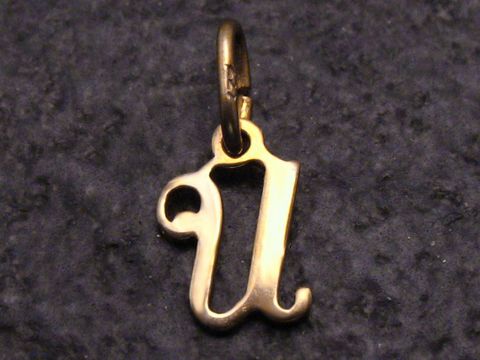 40502-0 Gold 333 Schreibschrift Buchstaben Anhänger U von Juwelier Harnisch, filigran gestaltet, leicht und elegant, ideal als persönliches Schmuckstück oder Geschenk.