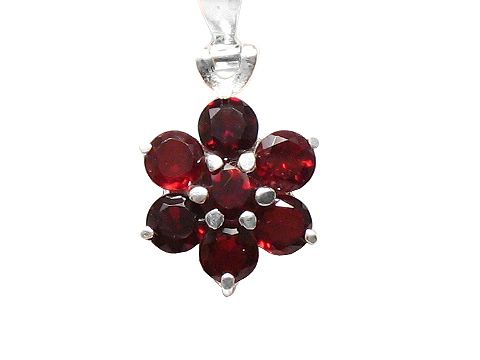 Granat Kleine Blume aus Sterling Silber Anhänger von Juwelier Harnisch, funkelnde rote Granatsteine in Blumenform, eleganter und stilvoller Schmuck für jeden Anlass.