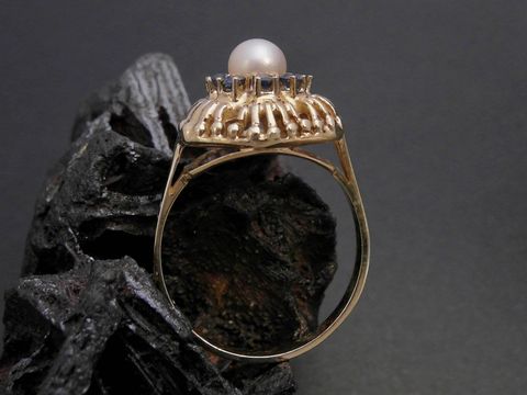 Gold Perlen Ring faszinierend Gr. 55 mit 5 mm Zuchtperle und synthetischem Saphir, Hersteller Juwelier Harnisch, bis Gr. 56/18, elegant und hochwertig verarbeitet.