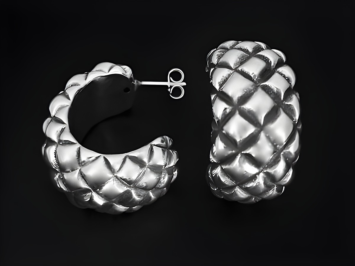 Silber XXL Halbcreolen Ohrringe mit Rautenmuster, Durchmesser 3,2 cm, Hersteller Juwelier Harnisch, Ohrstecker ohne Stein, elegantes Schmuckstück für jeden Anlass.