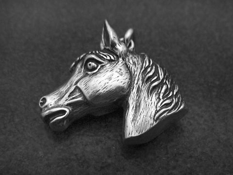 Pferdekopf -925 Silber Anhänger Reitsport 16,5 Gramm von Juwelier Harnisch, detailreiche Darstellung eines Pferdekopfes in elegantem Design, ideal für Tierliebhaber und Reitsportenthusiasten.