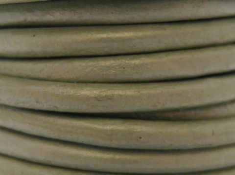 Lederband in Pastell, 100 cm lang und 3 mm dick, mit silbernem Bajonett, metallic schimmernd, ideal für Schmuckarbeiten und kreative Projekte, Hersteller: Juwelier Harnisch.