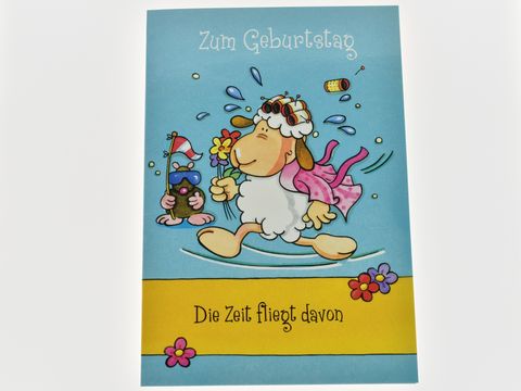 Eine lustige Geburtstagskarte mit einem fröhlichen Schaf, das Blumen streut, umgeben von bunten Motiven und dem Spruch Die Zeit fliegt davon. Hersteller ist Juwelier Harnisch.