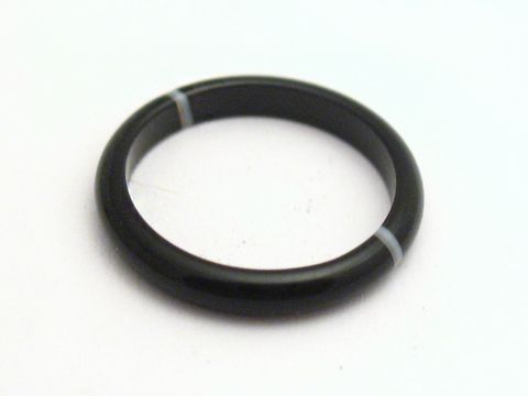 Onyx Ring schwarz Größe 48 Hersteller Juwelier Harnisch bis Gr 48 eleganter Ring mit schimmerndem oberen Teil und glatter Oberfläche ideal für jeden Anlass.