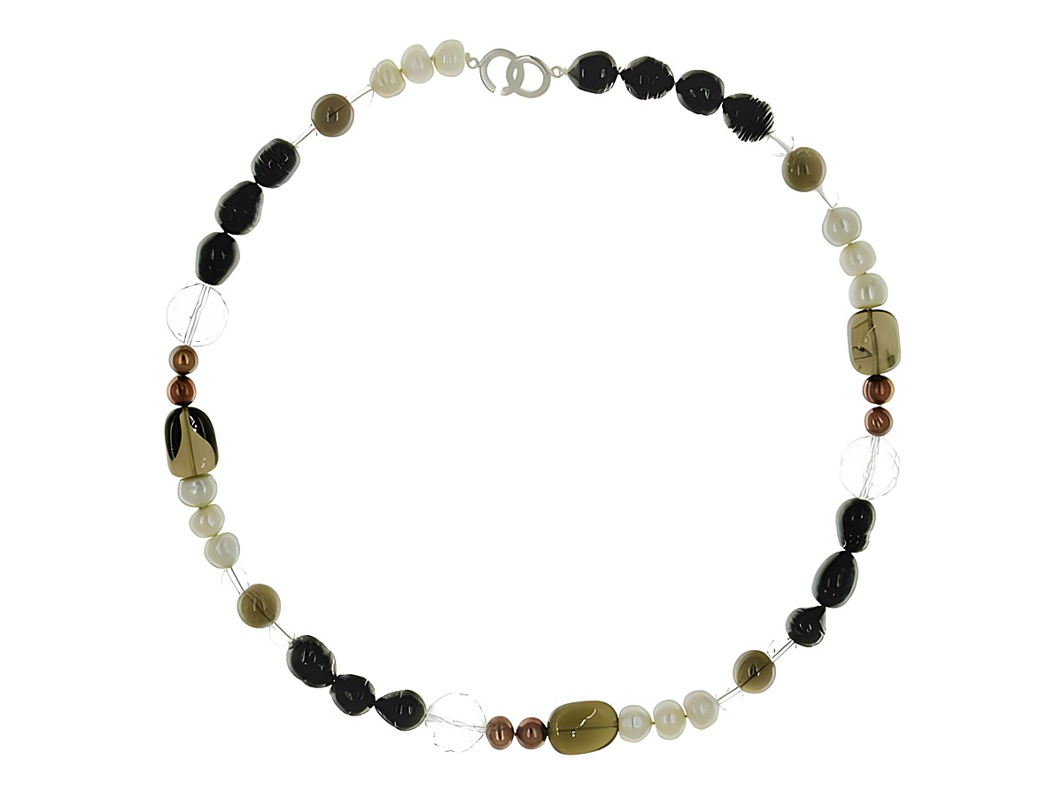 Steinkette aus Achat, Bergkristall und Süßwasser-Zuchtperlen in Schwarz, Weiß und Rot, 48 cm lang, mit silbernem Verschluss, hergestellt von Juwelier Harnisch. – Ansicht 3