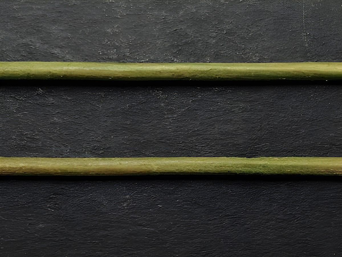 Kette aus olivgrünem Ziegenleder, ca. 100 cm lang, 1,2 mm dick, ideal für Schmuckstücke, Hersteller Juwelier Harnisch, hochwertiges Lederband.