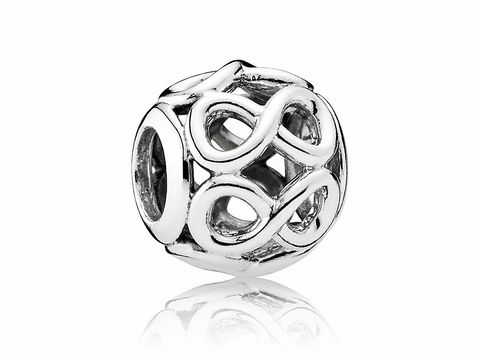 Silberner Charm von Pandora mit Unendlichkeitssymbol, filigranes Design mit durchbrochenen Linien, ideal für Moments Armbänder, Hersteller Pandora, Silber, Artikelnummer 791872.