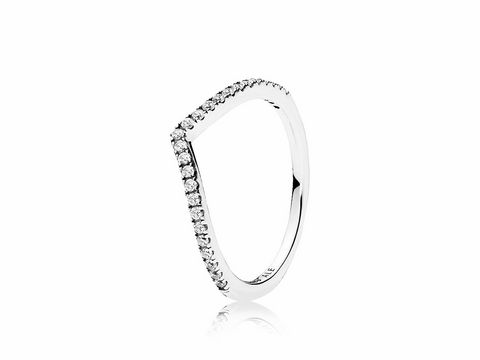 79215726-0 Funkelnder Ring aus Silber mit glitzernden Steinen, schmal und elegant, Modell von Pandora in Größe 46, perfekt als zierliches Accessoire für jeden Anlass.