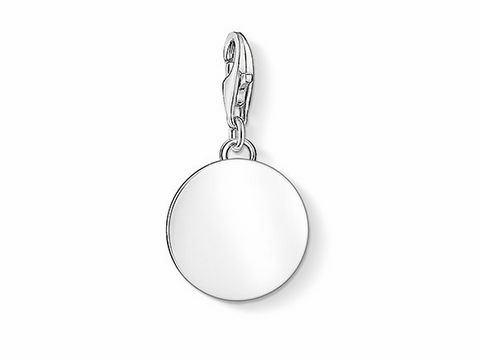 Charm-Anhänger von Thomas Sabo aus Silber mit einer runden, gravierbaren Scheibe und einem praktischen Karabiner. Ideal für persönliche Gravuren und zum individuellen Gestalten.