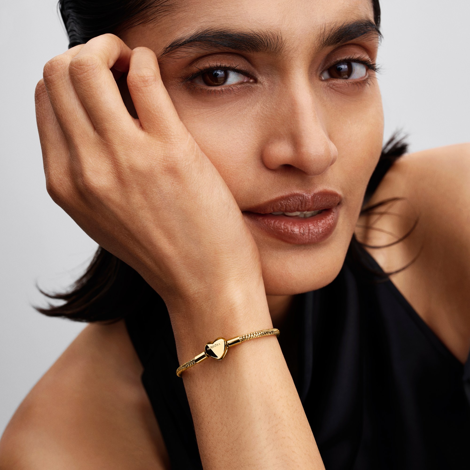 Pandora Facettiertes Schlangen-Gliederarmband mit Herzverschluss - Gelbgold Vergoldung – Ansicht 2