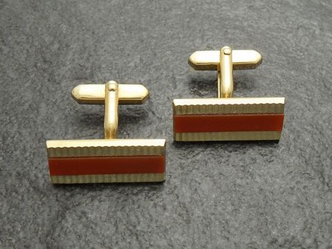 Manschettenknöpfe mit vergoldetem Schliff und Karneol in goldfarben, Hersteller Juwelier Harnisch, ideal für festliche Anlässe oder als elegantes Accessoire.