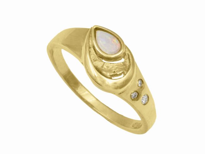Bezaubernder Gelbgoldring aus 585er Gold, mit einem eleganten Opal und drei funkelnden Diamanten (0,035 ct w-si), Größe 54, vom Hersteller Juwelier Harnisch.