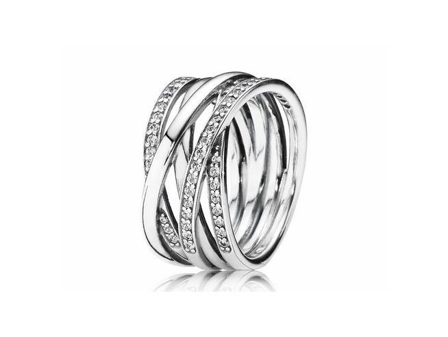Eleganter Pandora Ring aus Sterling Silber mit funkelnden Zirkonia-Steinen, Größe 64, in geschwungenem Design mit polierten Linien für einen modernen Look.