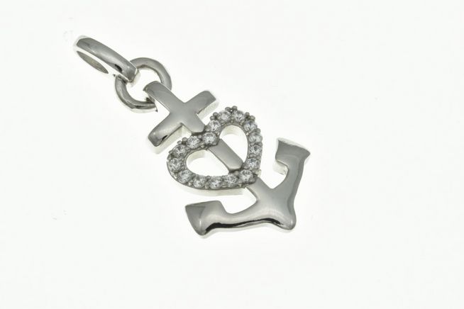 Glaube Liebe Hoffnung Anhänger aus rhodiniertem Sterling Silber mit Zirkonia, kombiniert mit einem Kreuz, einem Herzen und einem Anker, ideal für maritime Fans.