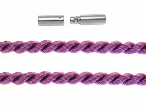 Kordel gedreht 25 cm in lila mit einem Durchmesser von 2 mm und einem Silber Bajonett von Juwelier Harnisch, ideal für Schmuckgestaltungen oder kreative Projekte.
