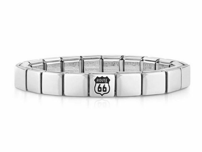 423910147-0 Das Bild zeigt ein elegantes Edelstahlarmband von Nomination mit dem Motiv Route 66. Das Armband ist flexibel und besteht aus glänzenden, rechteckigen Gliedern.
