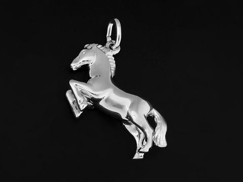 Silber Anhänger mit einem springenden Pferd aus 925 Sterling Silber rhodiniert, Hersteller Juwelier Harnisch, ideal für Tierliebhaber.