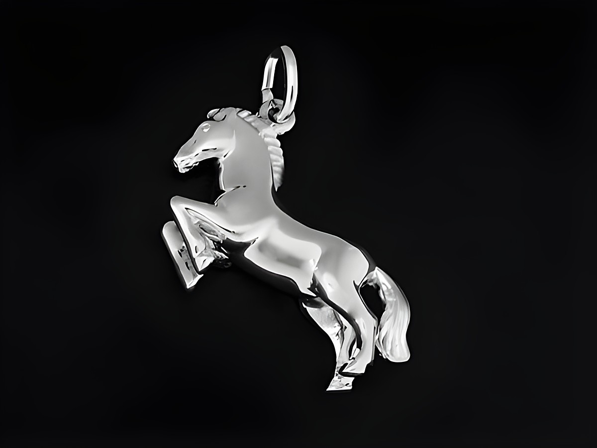 Silber Anhänger mit einem springenden Pferd aus 925 Sterling Silber rhodiniert, Hersteller Juwelier Harnisch, ideal für Tierliebhaber.