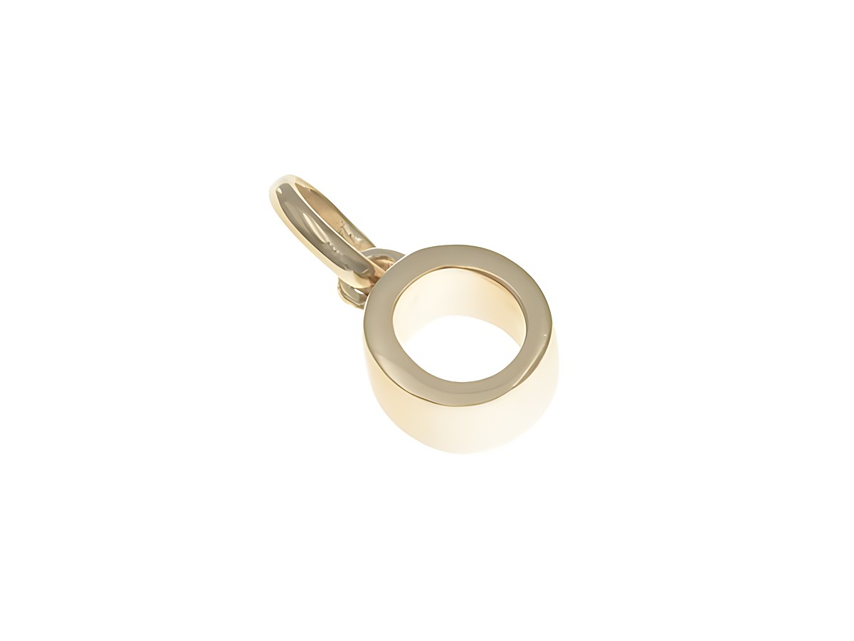 Anhänger aus poliertem Sterling Silber mit vergoldetem Buchstaben O in Roségold, Hersteller Juwelier Harnisch. Der Anhänger hat eine runde Form und eine Öse zum Hängen.