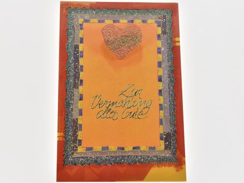 Hochzeitskarte in warmen Farben mit glitzerndem Rahmen und rotem Herz in der Mitte sowie dem Schriftzug zur Vermählung alles Gute, Hersteller Juwelier Harnisch.