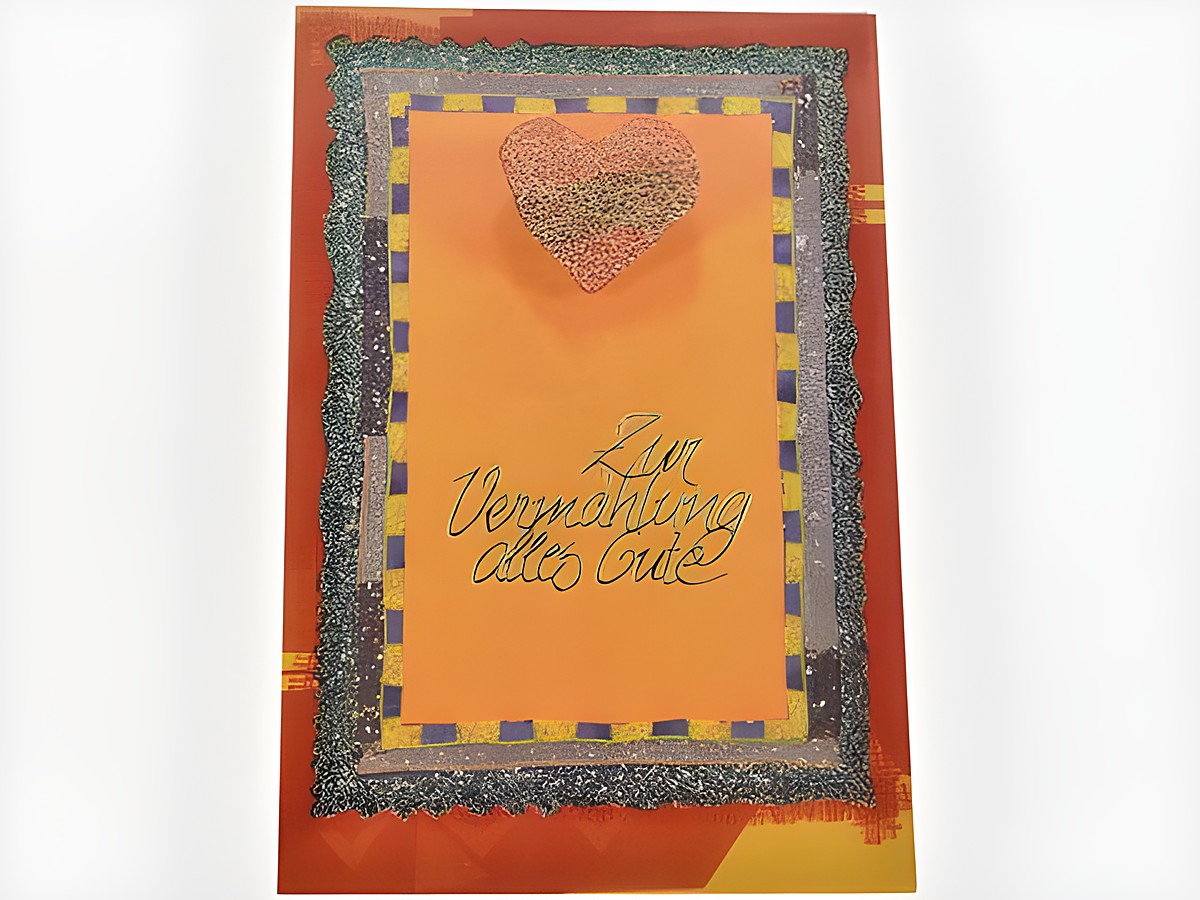 Hochzeitskarte in warmen Farben mit glitzerndem Rahmen und rotem Herz in der Mitte sowie dem Schriftzug zur Vermählung alles Gute, Hersteller Juwelier Harnisch.