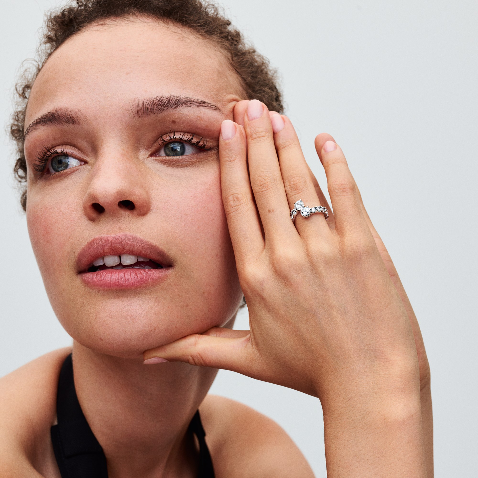 Pandora Glitzernder Überlappender Band-Ring - Silber - Zirkonia klar – Ansicht 4