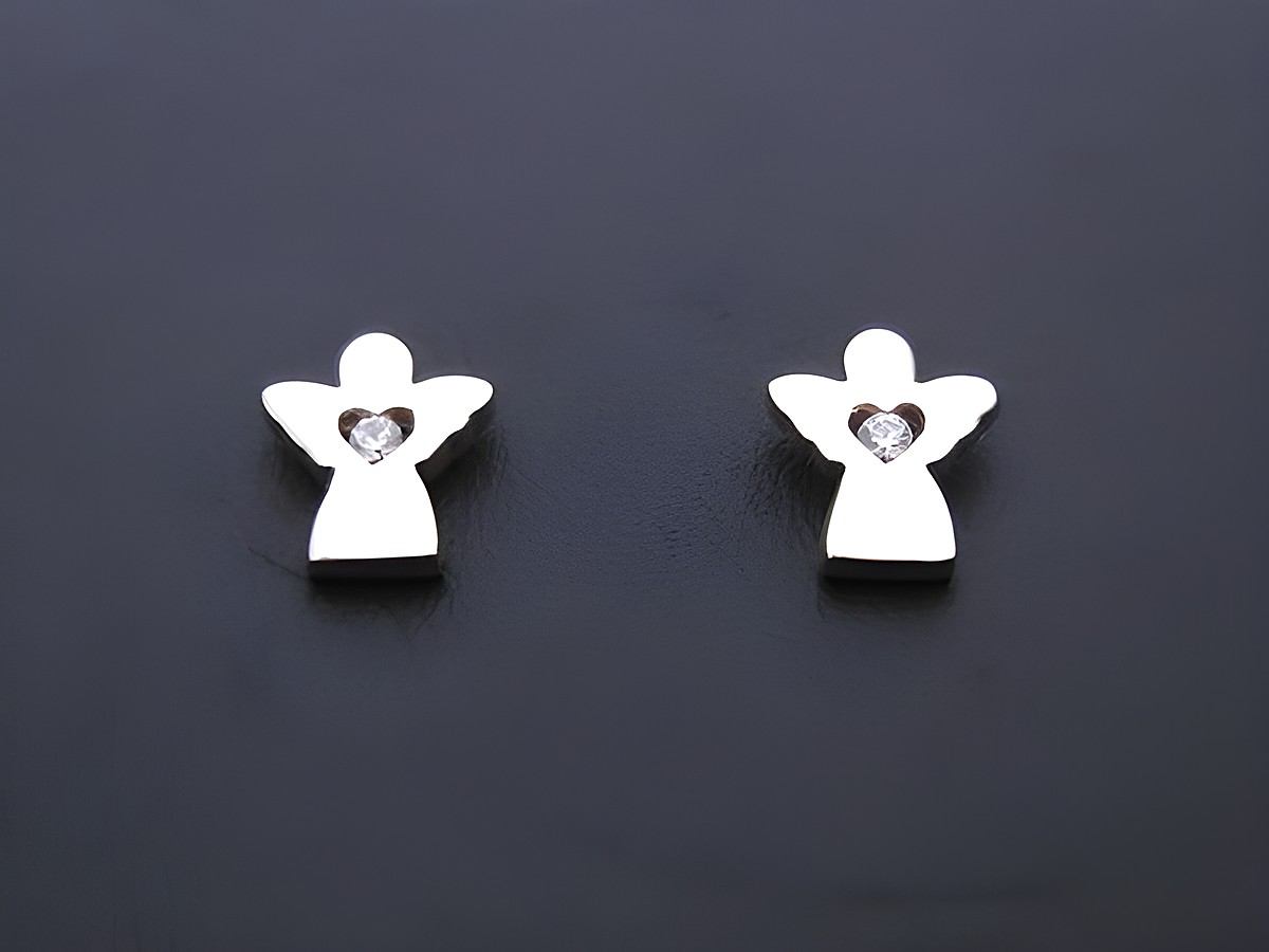 Gold Ohrstecker in Engelform mit Herz aus Zirkonia in weiß, niedlich und elegant, hergestellt von Juwelier Harnisch, ideal für besondere Anlässe oder als Geschenk.