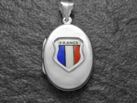 Silbernes Medaillon mit dem Wappen von Frankreich, das die Landesflagge in Blau, Weiß und Rot zeigt, gefertigt vom Juwelier Harnisch, Europa Medaillons.