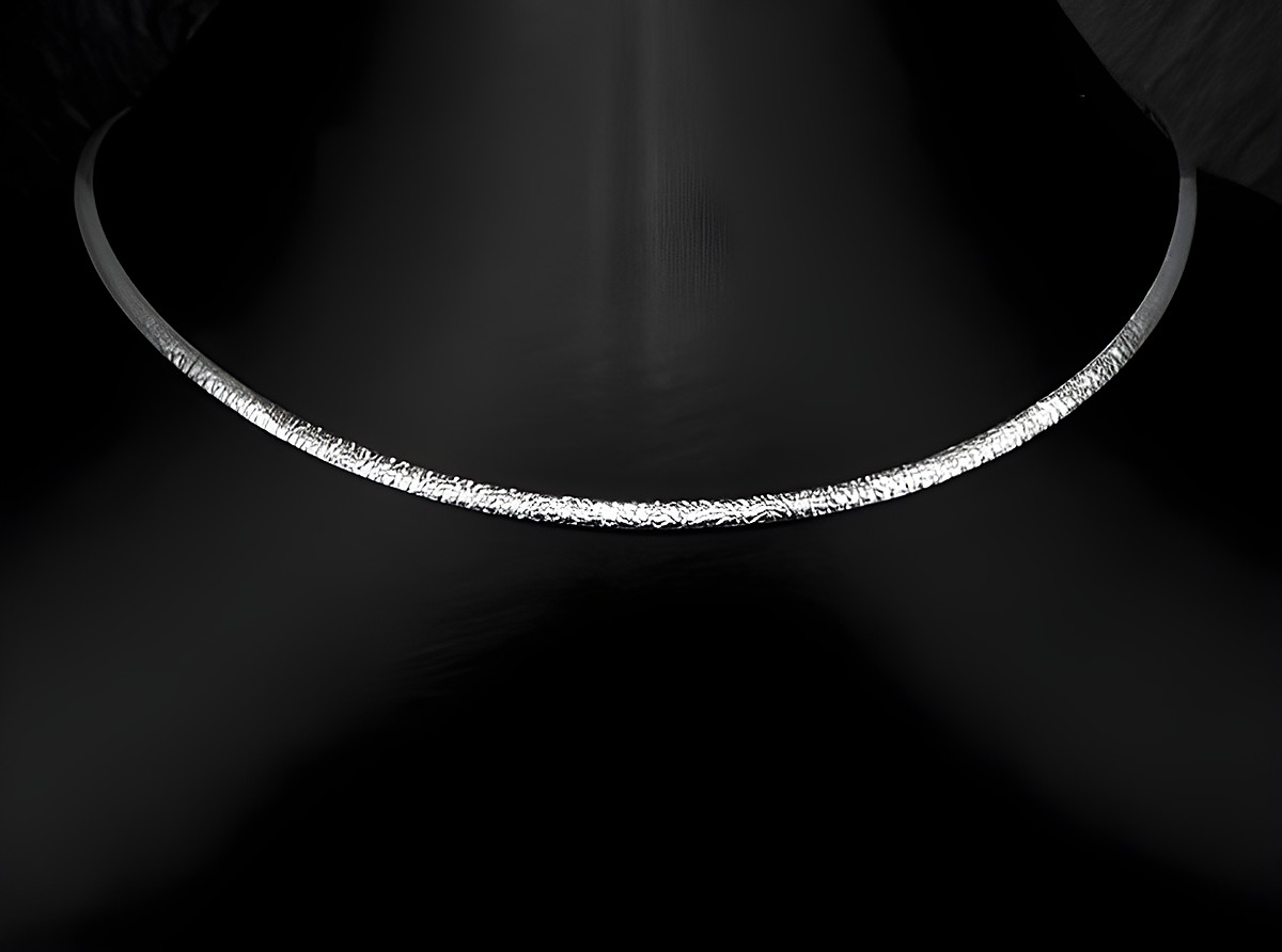 Silber Omega Reifen Tonda aus Sterling Silber, glitzernd, 45 cm lang, elegant und modern, perfekt als Collierkette, Hersteller Juwelier Harnisch.