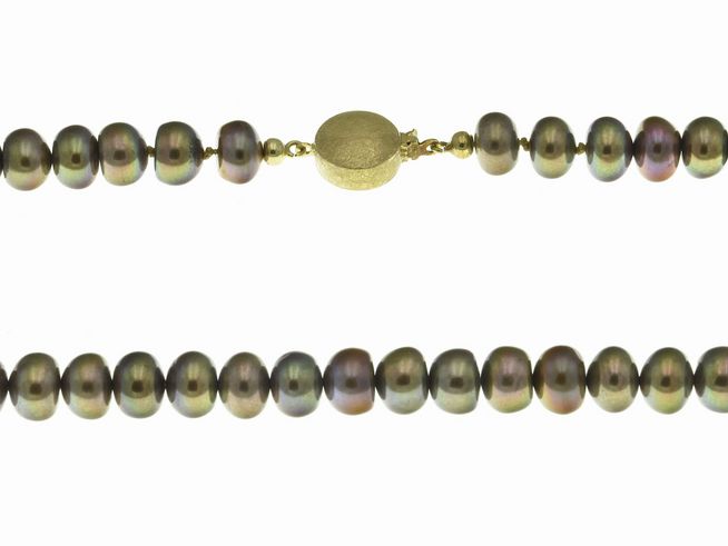 Perlenkette 45 cm in Braun und Grün aus Süßwasser Zuchtperlen, gefertigt vom Juwelier Harnisch, mit einem goldenen Verschluss und bunten, schimmernden Perlen.