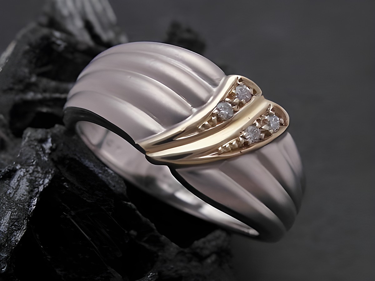 Gold Ring verführerisch Weißgold 585 bicolor mit Diamant Goldring Größe 52,5 Hersteller Juwelier Harnisch bis Größe 54. Elegantes Design mit glänzenden Details.