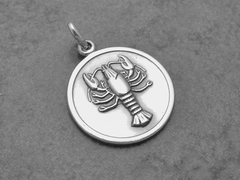 Silber geschwärzt Anhänger im runden Design mit dem Sternzeichen Krebs, gefertigt vom Juwelier Harnisch. Der Anhänger zeigt eine detaillierte Krebsdarstellung.