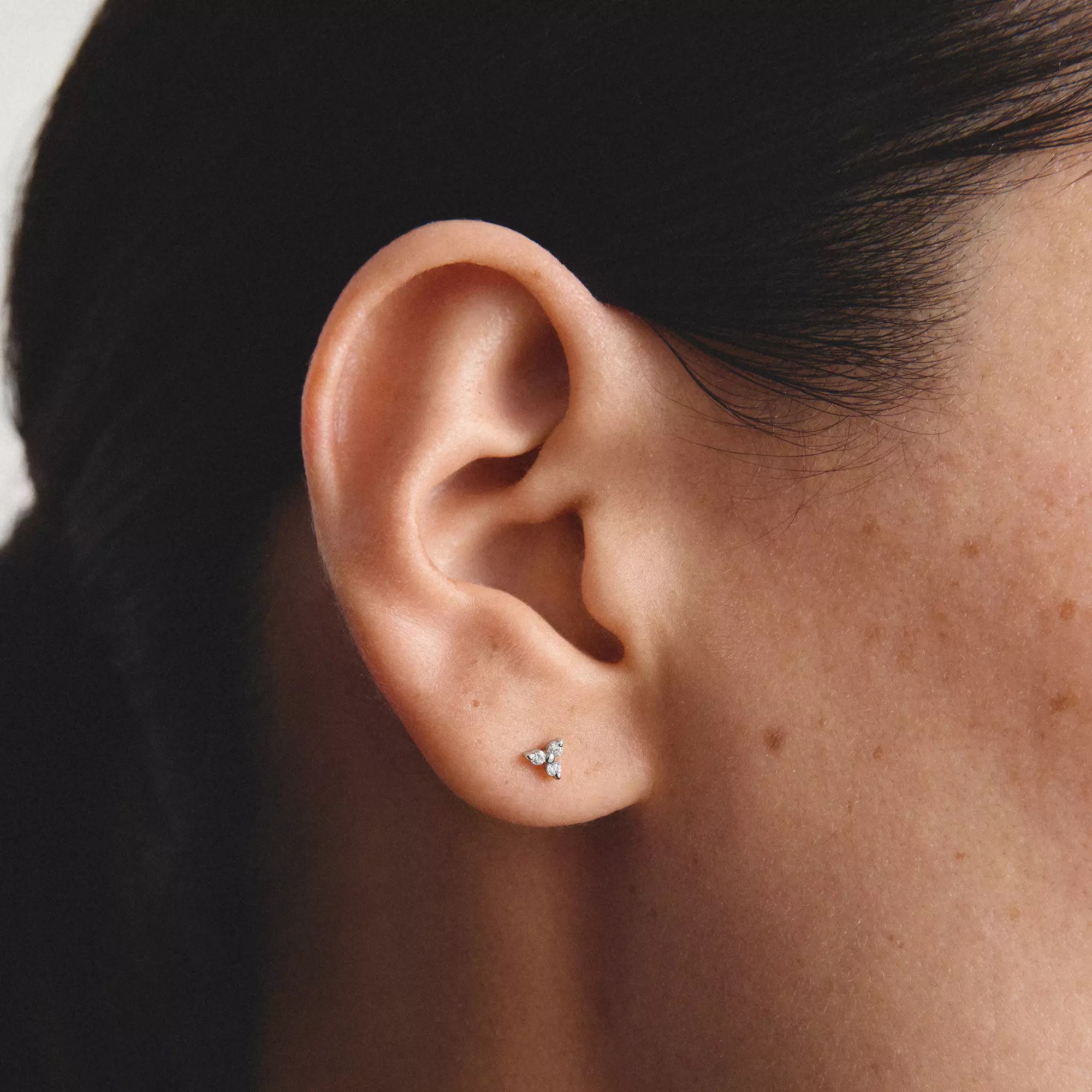 Thomas Sabo Ohrstecker mit weißem Zirkonia – Silber – 3,9 mm breit – Ansicht 5
