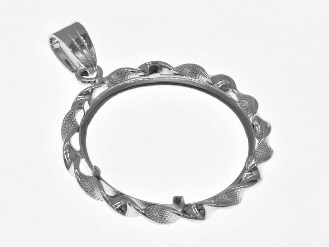 Münzfassung Anhänger aus rhodiniertem 925 Sterling Silber, geeignet für Münzen bis 26 mm Durchmesser, mit dekorativem Rand und Kordel, hergestellt von Juwelier Harnisch.