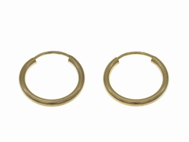 Creolen in 1,6 cm aus zeitlosem Silber vergoldet in Roségold, Hersteller Juwelier Harnisch, elegant und schlicht, ideal für jeden Anlass. Perfekte Ergänzung für modische Outfits.