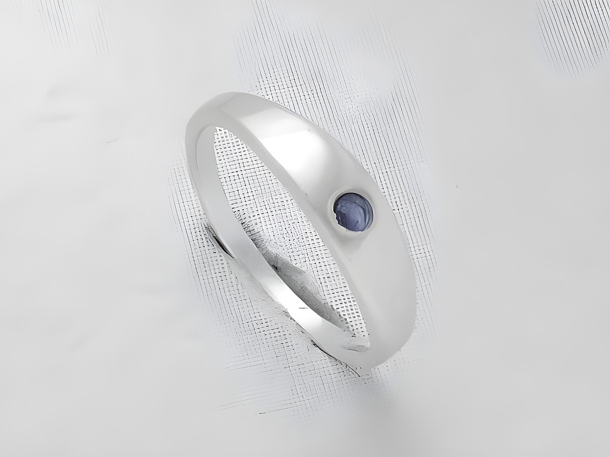 Süßer filigraner Silber Taufring mit Saphir, hergestellt von Juwelier Harnisch, aus hochwertigem Silber, elegant in schlichtem Design, ideal als Geschenk zur Taufe.