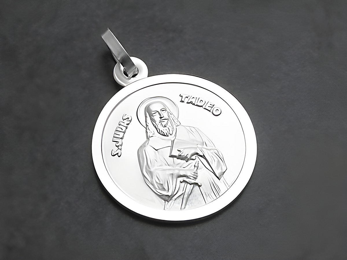Sterling Silber Anhänger des Apostels Judas Thaddäus, geprägt mit seiner Abbildung und dem Text S. JUDA THADEO, ideal als Schutzpatron für persönlichen Schmuck.