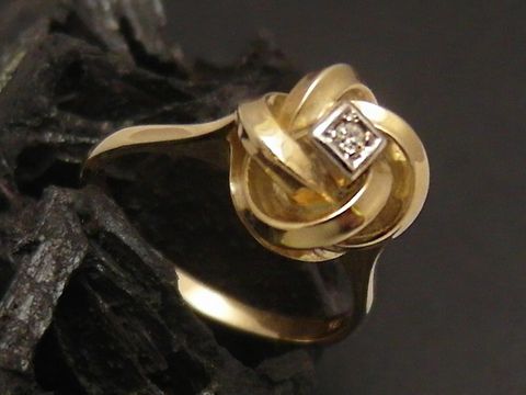 Goldring in großartigem Design aus Gold 585 mit einem Diamanten, Größe 55, Hersteller Juwelier Harnisch, bis Größe 56/18. Ideal für besondere Anlässe.