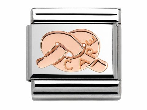 Nomination 430101 23 Classic Knoten CARE Roségold PLATTE zeigt ein elegantes Charm mit einem Knoten und der eingravierten Aufschrift CARE in Roségold und Edelstahl.